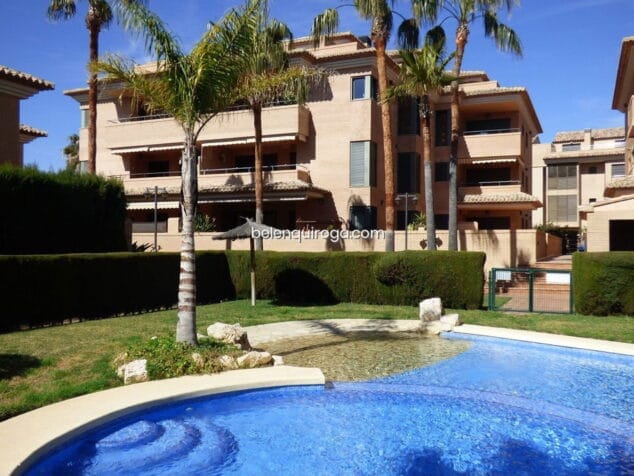 Imagen: Pisicina comunitaria de un adosado en venta en Jávea - Inmobiliaria Belen Quiroga