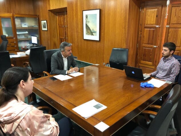 Imagen: Reunión del alcalde con concejales sobre la situación por el coronavirus