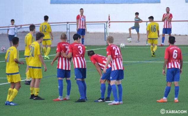 Imagen: Saque de esquina a favor del CD Jávea