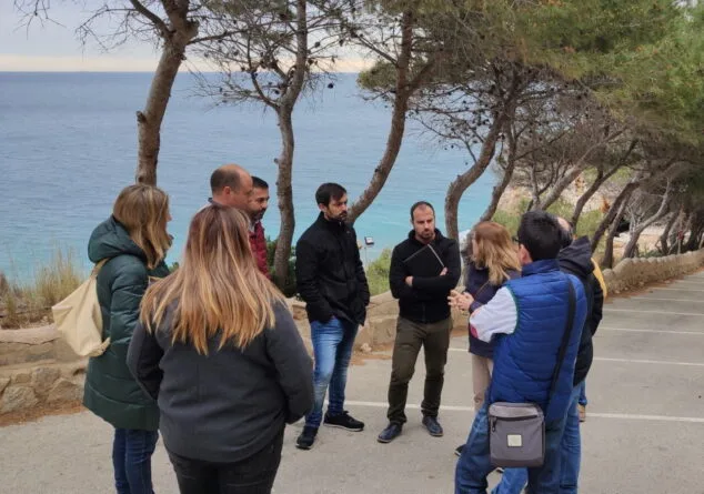 Imagen: Visita de los técnicos de Costa a la Cala Moraig