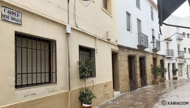 Imatge: Vista general i placa del carrer Metge González de Xàbia