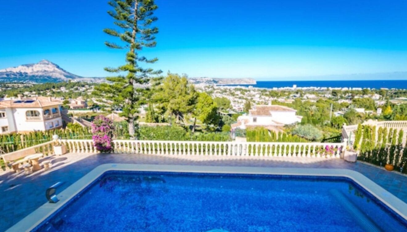 Vistas panorámicas a la bahía de Jávea desde una casa de alto standing en venta - Terramar Costa Blanca