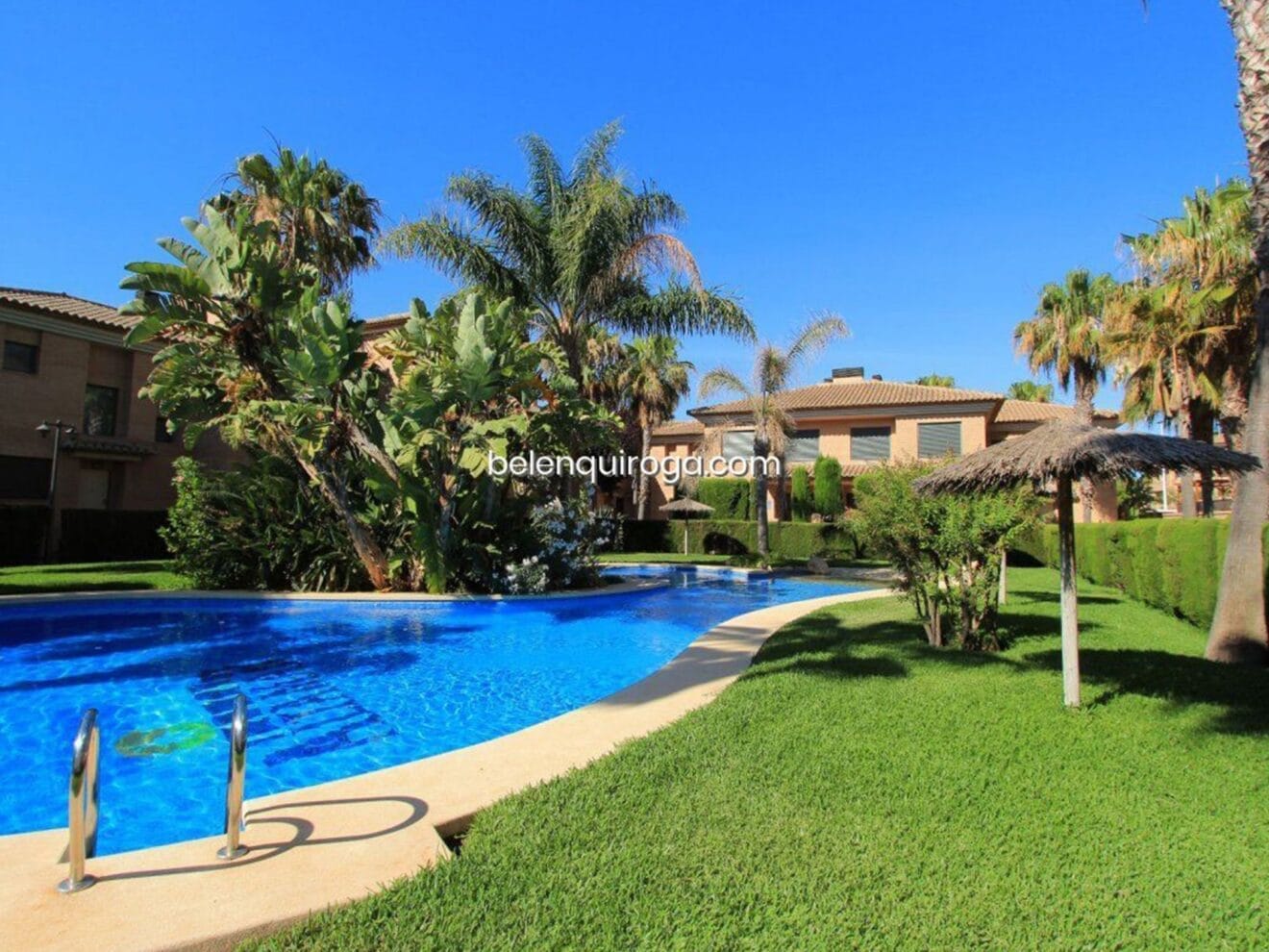 Zonas comunes de un adosado en venta en Jávea con Inmobiliaria Belen Quiroga