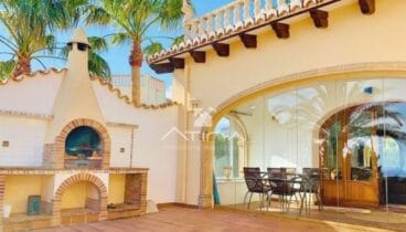 Zona de barbacoa de una casa de lujo en venta en Jávea – Atina Inmobiliaria