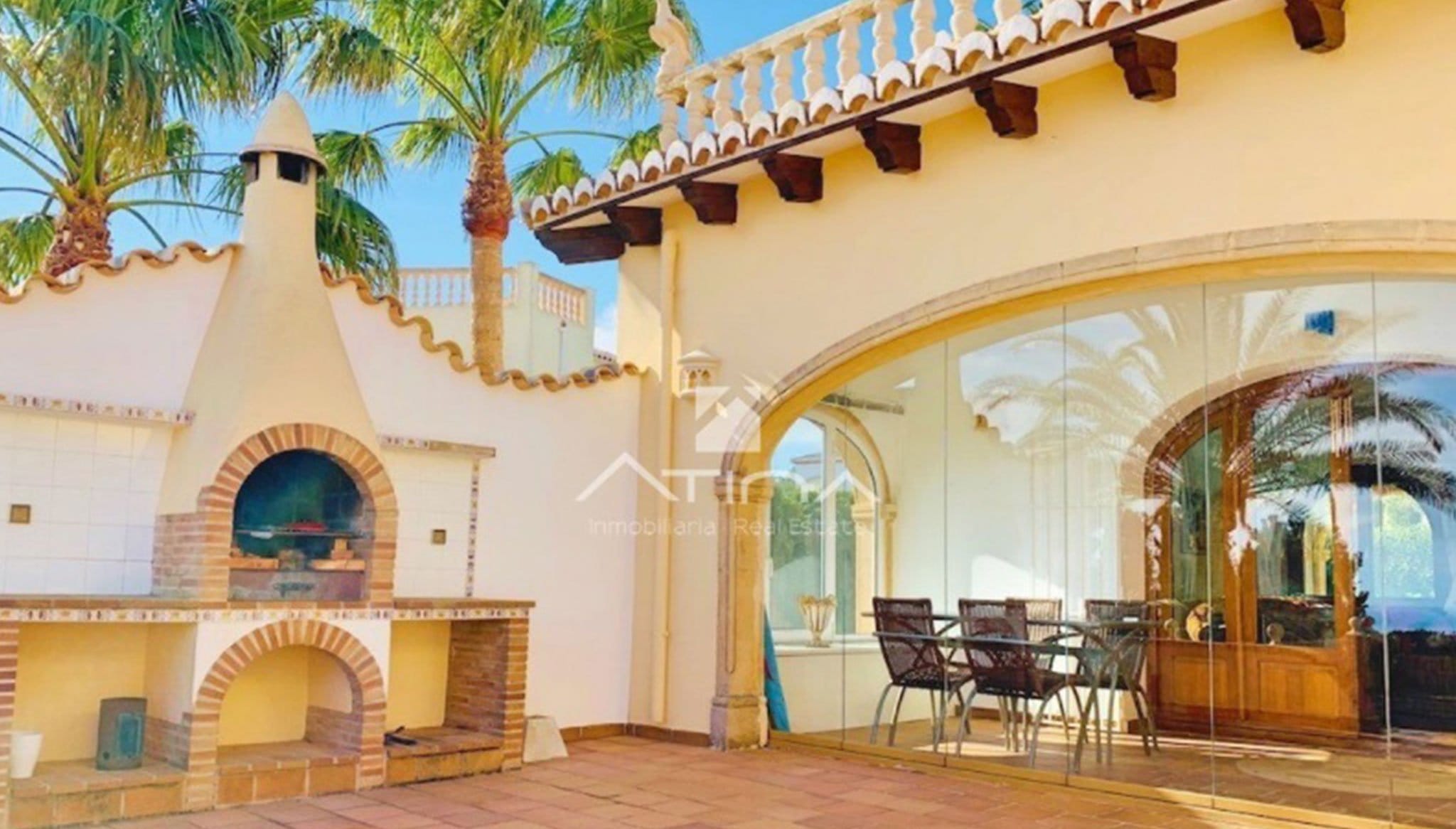 Barbecue area of a luxury house for sale in Jávea Atina Inmobiliaria