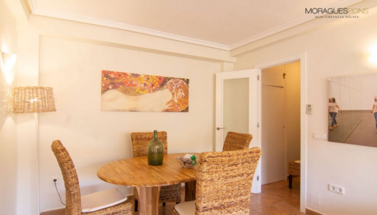 Comedor de un acogedor apartamento en venta en Jávea - MORAGUESPONS Mediterranean Houses