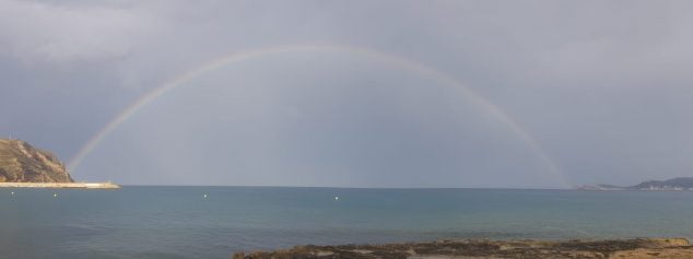 Imagen: Completo arco íris en Xàbia- Foto de Ana Català
