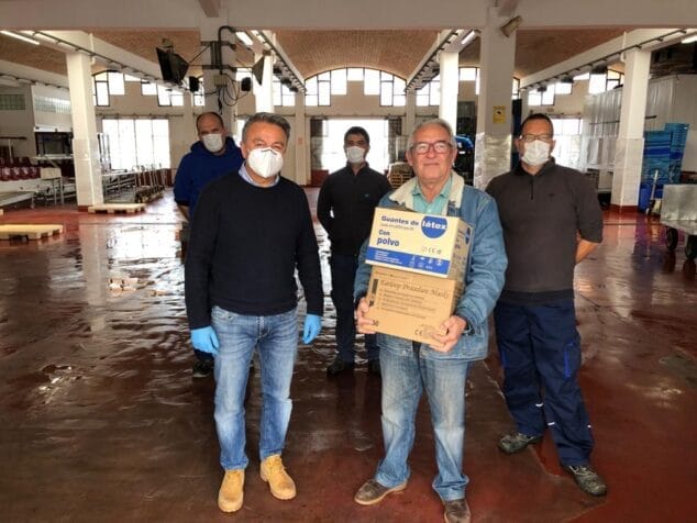 Imagen: Donación de mascarillas a la Cofradía de Pescadores
