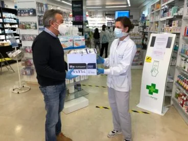 Donación de mascarillas a las farmacias