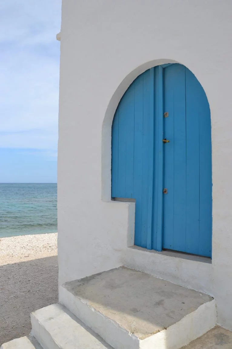 Puerta azul de la Casas de Pescadores
