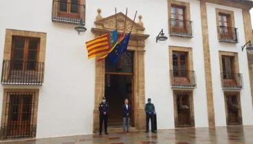 El Ayuntamiento rinde homenaje a las víctimas de la COVID-19