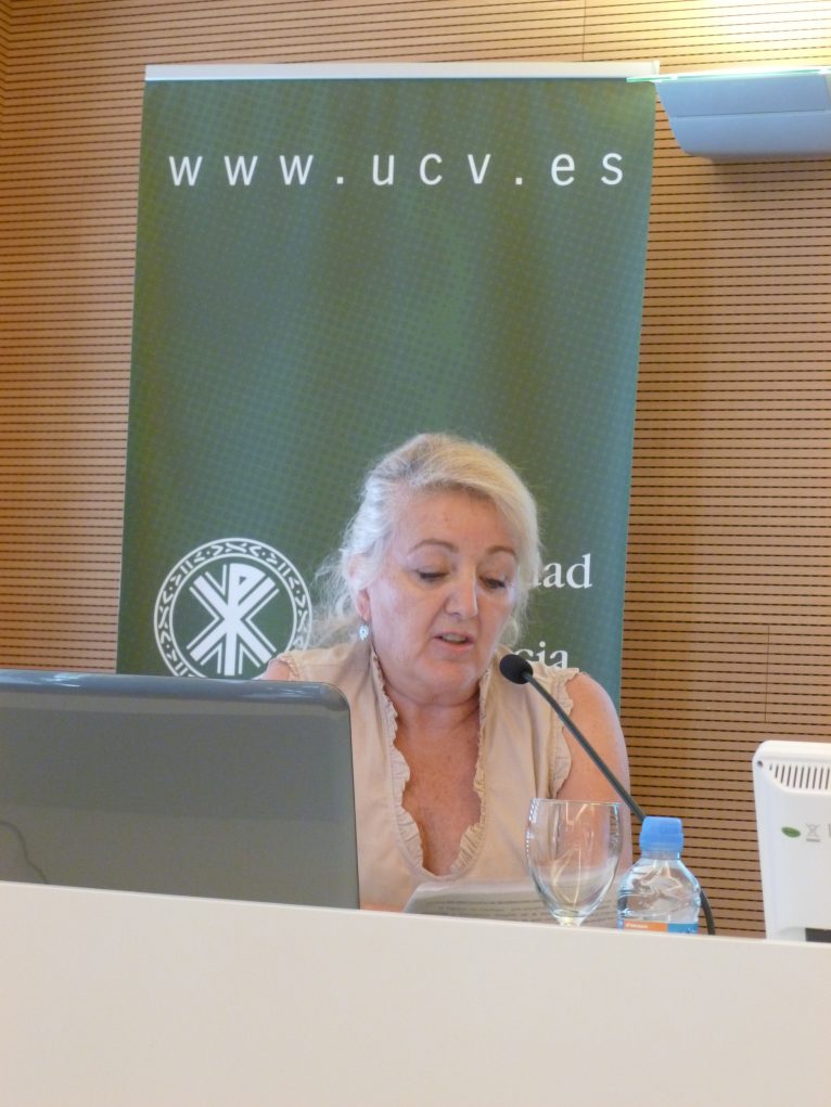Ana Watt presentando el Camino de Santiago desde Xàbia en 2015 en el Congreso de Historia Comarcal celebrado en Valencia.