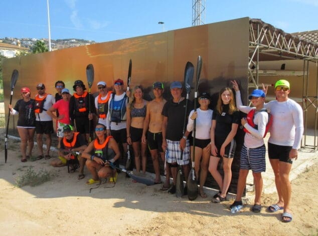 Imagen: Grupo de palistas del Club de surfski