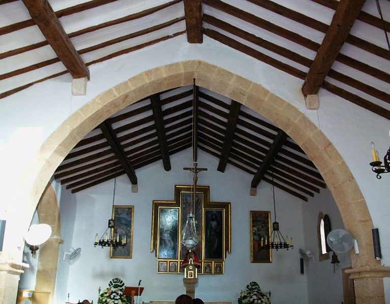 Interior de la Ermita del Pôpul