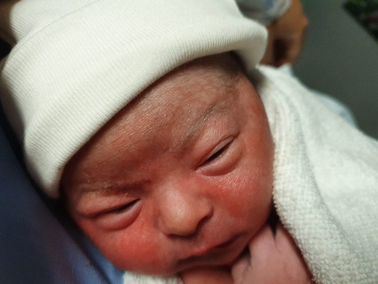 Pau, hijo de Neus y Erick, nació el 5 de abril