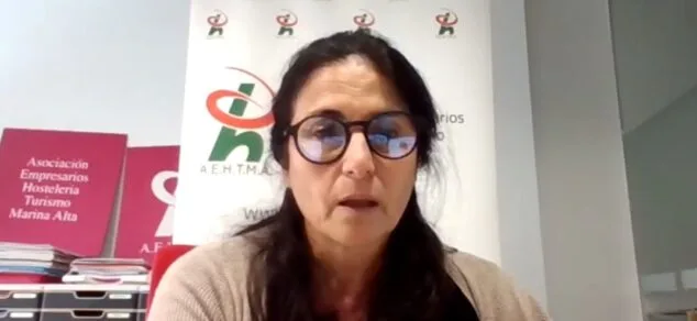 Imagen: La Secretaria General de AEHTMA, Reme Cerdà, en comparecencia telemática