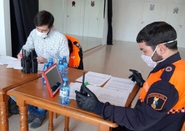 Reparto de mascarillas en El Poble Nou de Benitatxell