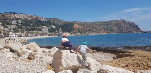 Imagen: Salida de los niños tras 45 días confinados