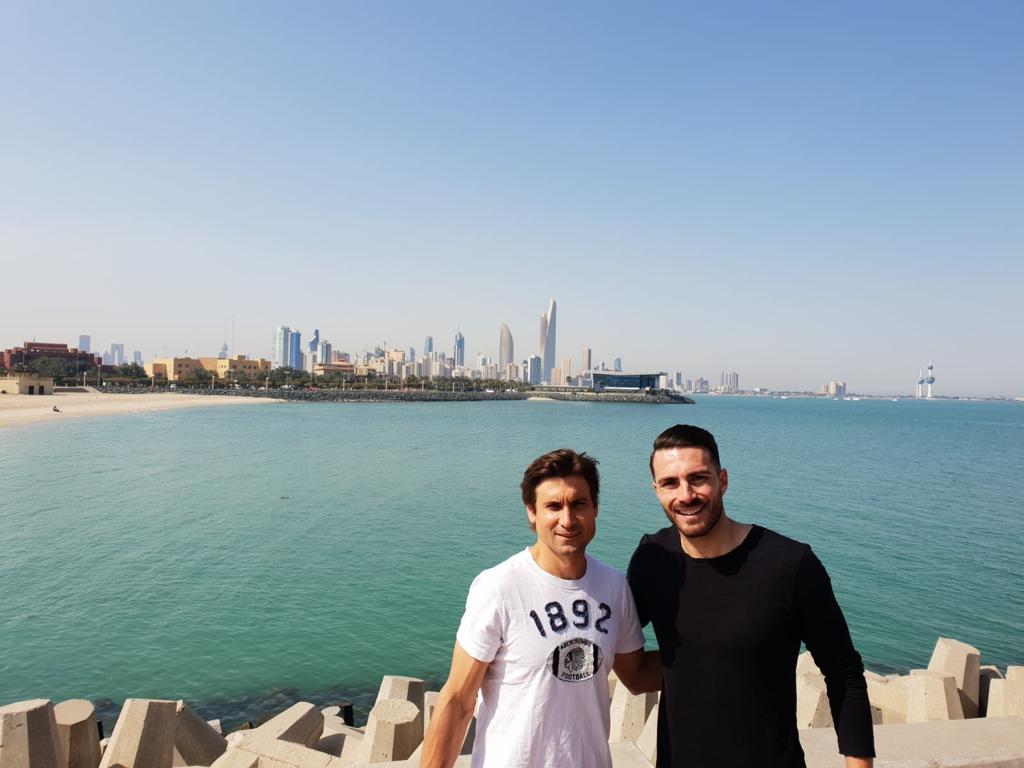 Xavi Torres junto a David Ferrer en Kuwait