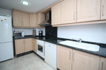Cocina de un apartamento de vacaciones para cinco personas en Jávea – MMC Property Serivces