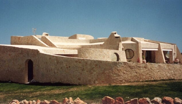 Imagen: Construcción de Manuel Jorge perteneciente a la década de los 80
