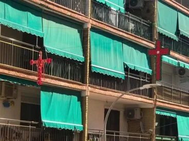 Cruces en la Calle Andrés Lambert