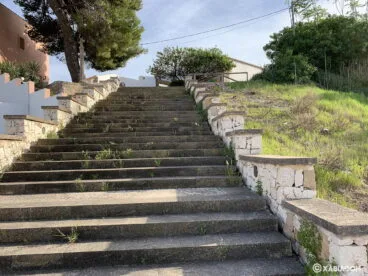 Escalera de acceso a la Ermita desde la Avenida Ondara
