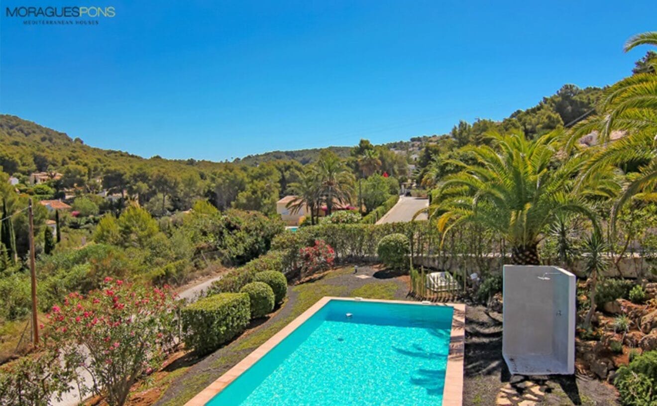 Piscina de una casa en venta o alquiler en Jávea - MORAGUESPONS Mediterranean Houses