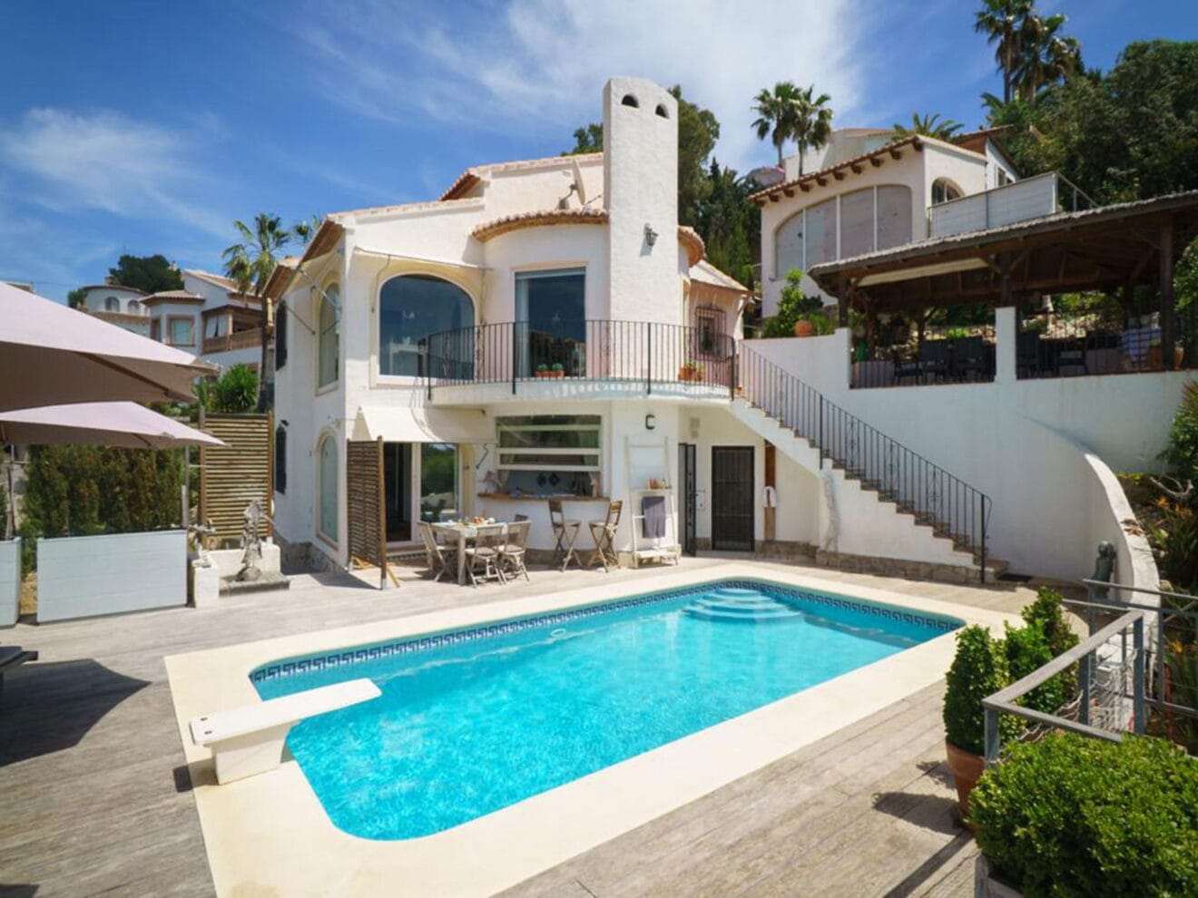 Fachada de un chalet en venta en La Granadella - Atina Inmobiliaria