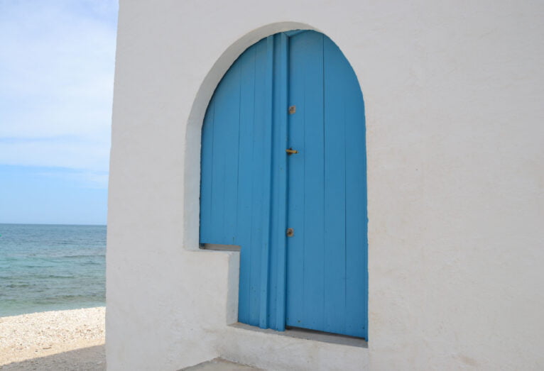La 'famosa' puerta azul que llena las redes sociales