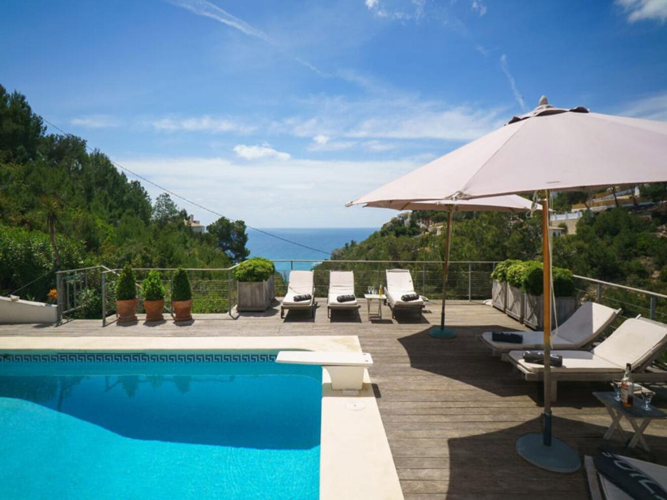 Piscina privada de un chalet en venta en La Granadella - Atina Inmobiliaria