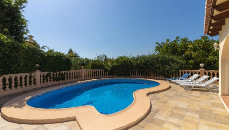 Chalet con piscina privada en venta en Jávea en la zona de La Cala - Vicens Ash Properties