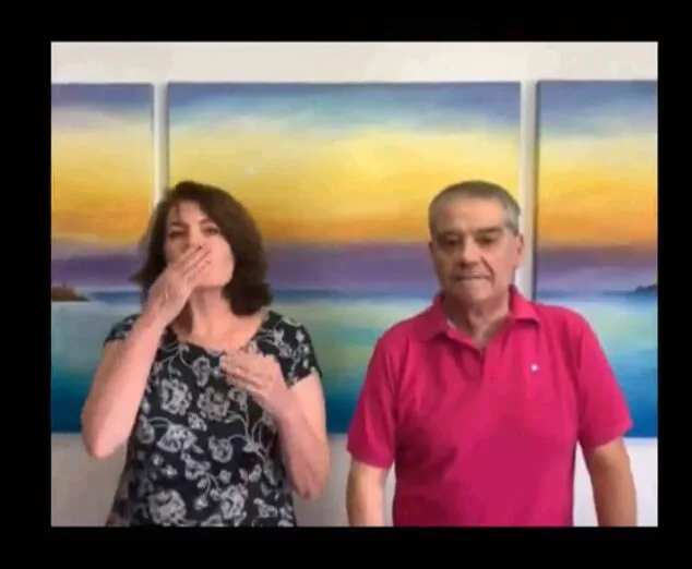 Imagen: Rafael Andarias y su mujer agradecen la labor sanitaria