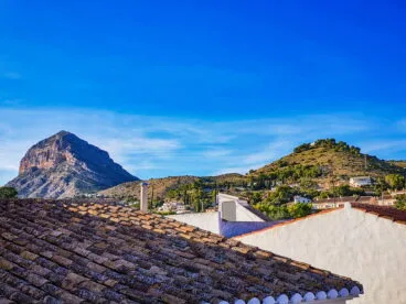 Vistas desde una casa en venta en el centro histórico de Xàbia – L&T Properties