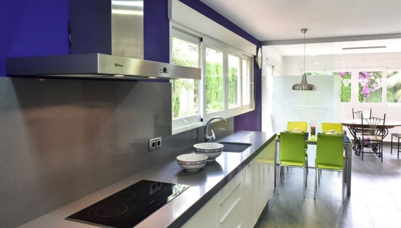 Cocina moderna en un chalet en venta en la zona Toscal de Jávea - Terramar Costa Blanca