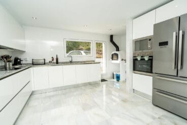 Cocina de una villa de alquiler vacacional en Jávea – Aguila Rent a Villa