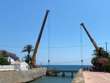 Colocación de las vigas del Puente de Triana