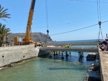 Colocación de las vigas del Puente de Triana
