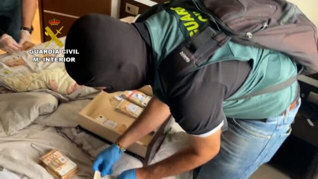 Imagen: Dinero intervenido por la Guardia Civil