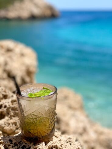 Disfruta de tu mojito junto al mar en La Bandideta