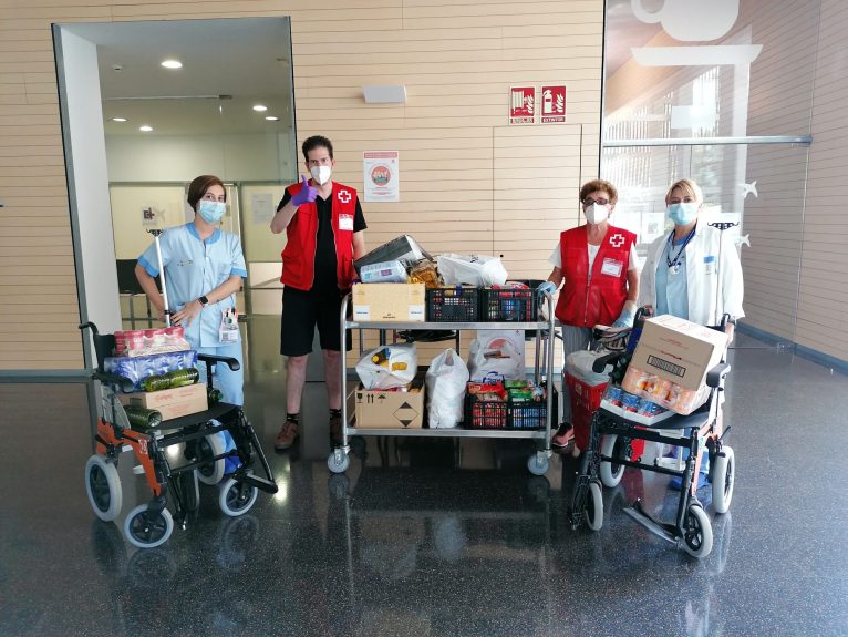 Donación de alimentos en el Hospital de Dénia