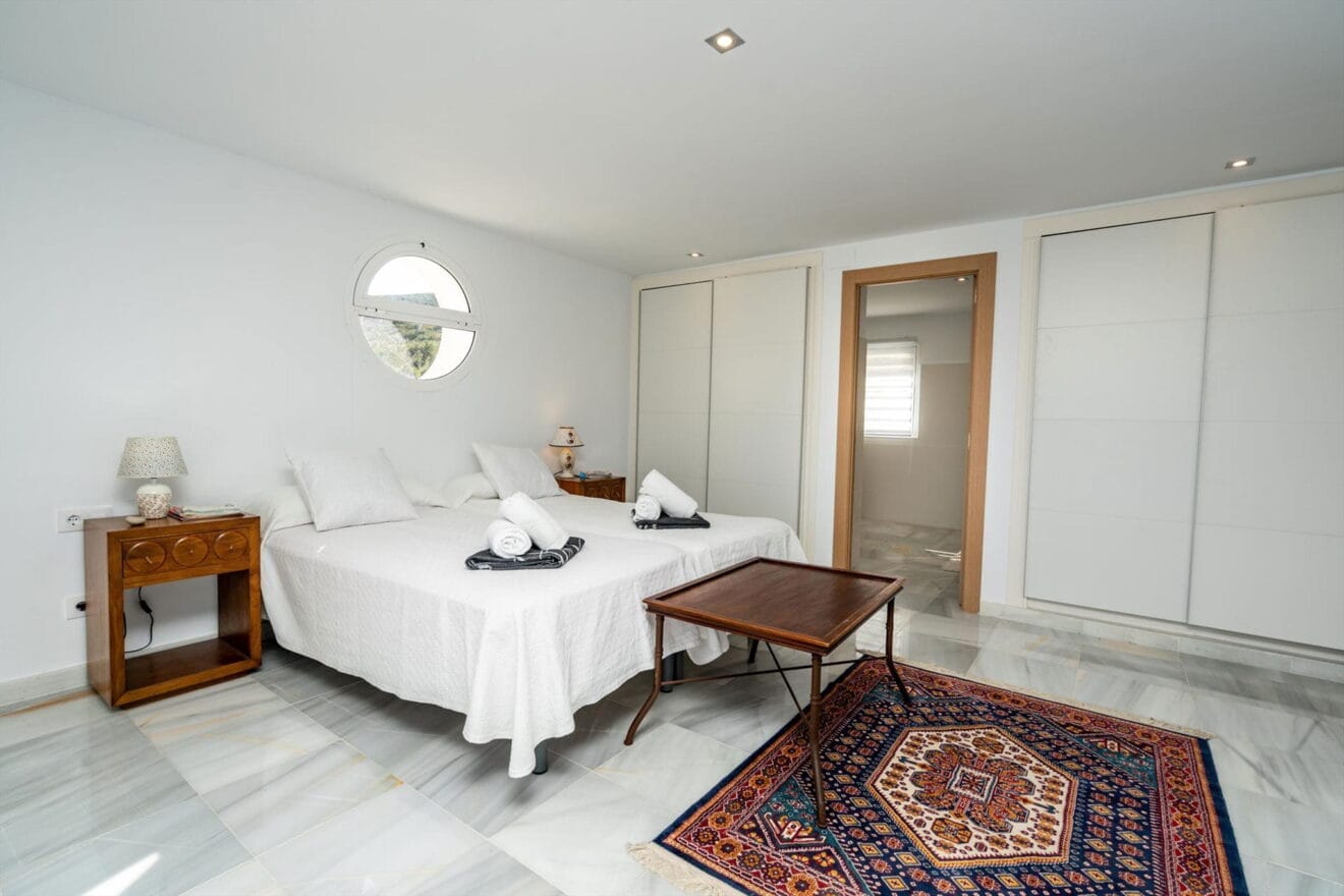 Dormitorio de una villa de alquiler vacacional en Jávea - Aguila Rent a Villa