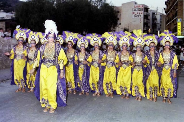 Escuadra femenina de la Filà Baharis en 1986