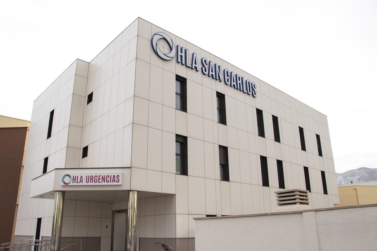 Fachada de las nuevas instalaciones de HLA San Carlos en Dénia