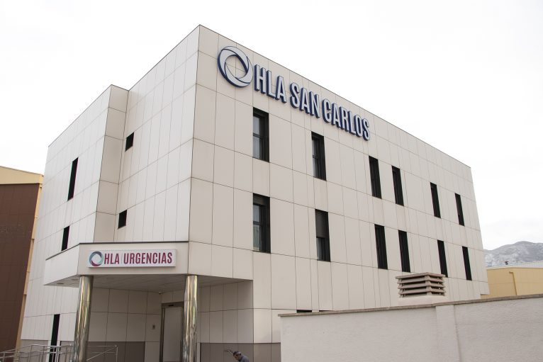 Façade des nouvelles installations de HLA San Carlos à Dénia
