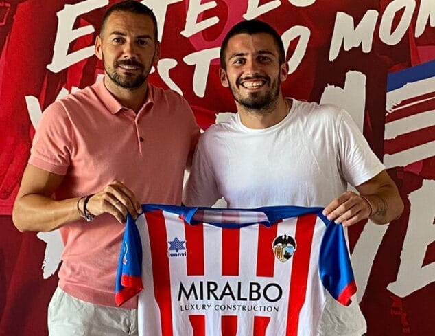 Imagen: Fran Serrano nuevo jugador del CD Jávea