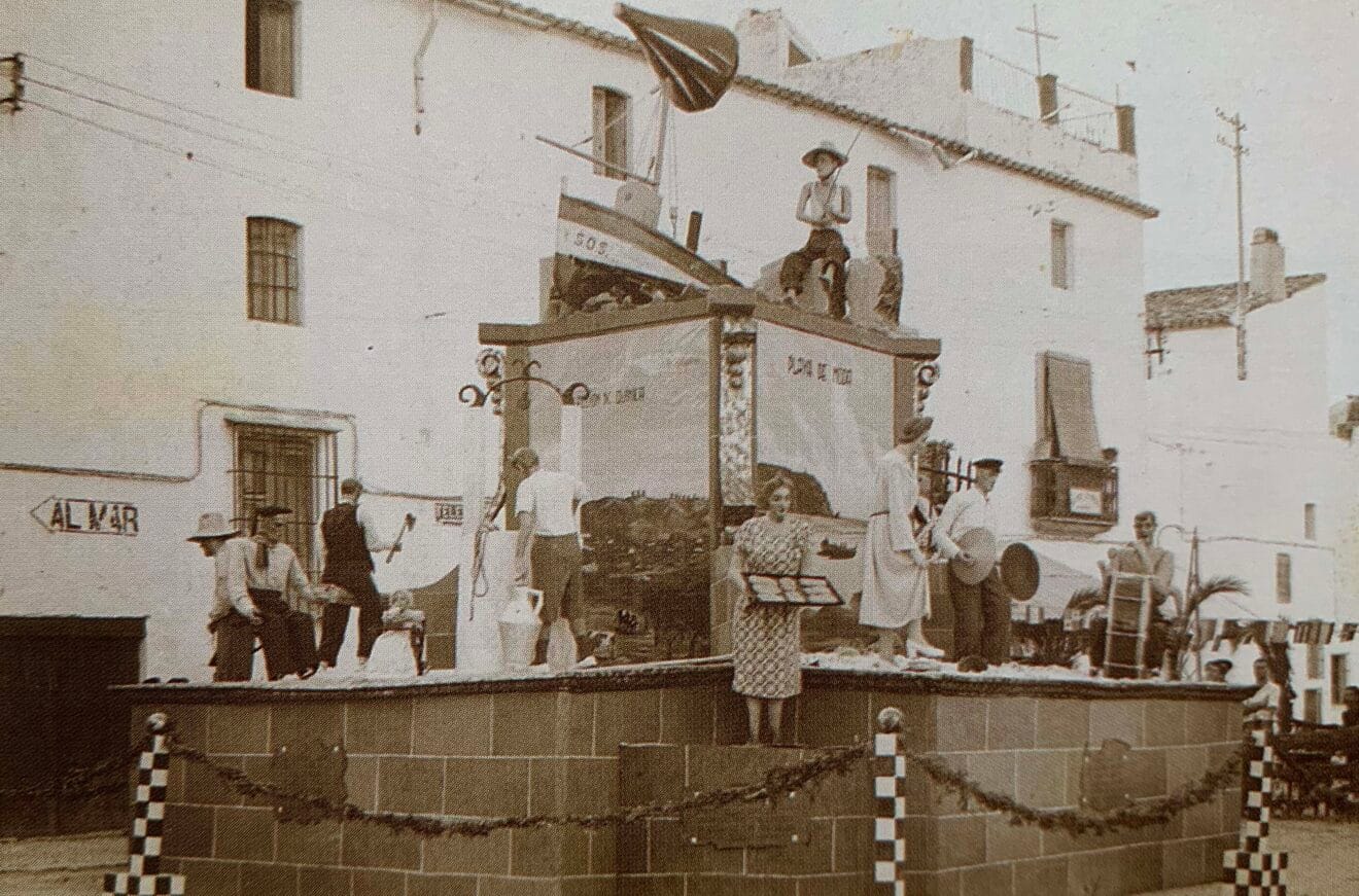Primer monumento de Fogueres en la Placeta del Convent