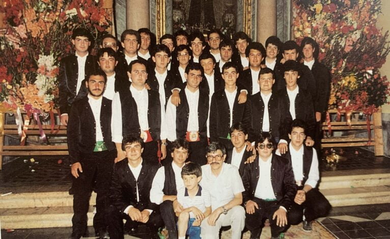 Quintos de 1984 con el alcalde Enrique Bas