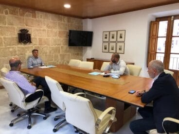 Reunión del alcalde de Xàbia con CEDMA
