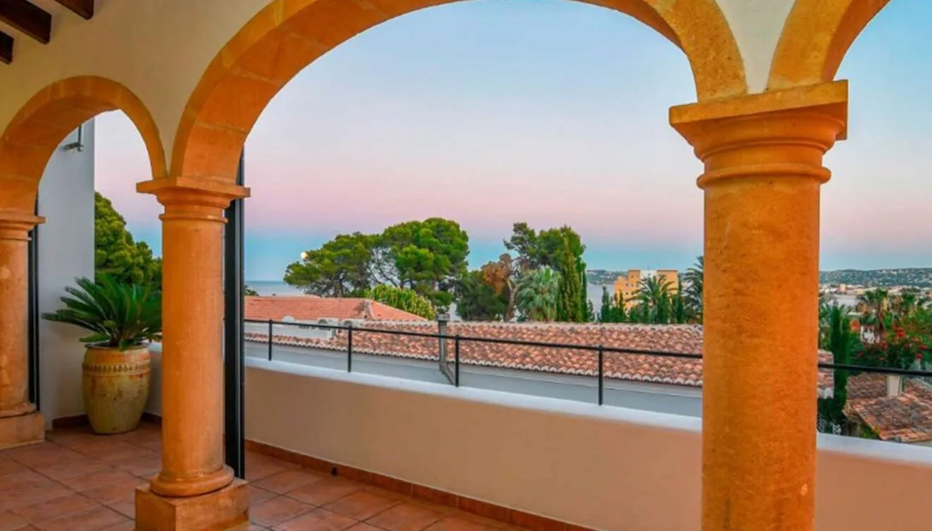 Terraza de una villa en venta en el puerto de Jávea - MORAGUESPONS Mediterranean Houses